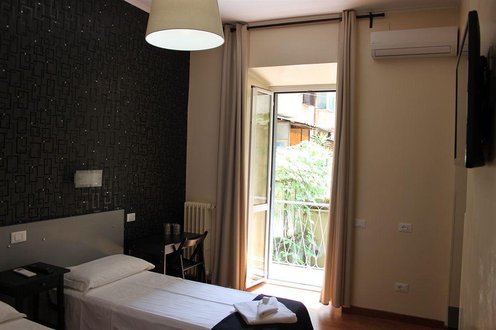 M&J Place Hostel Roma Exterior foto