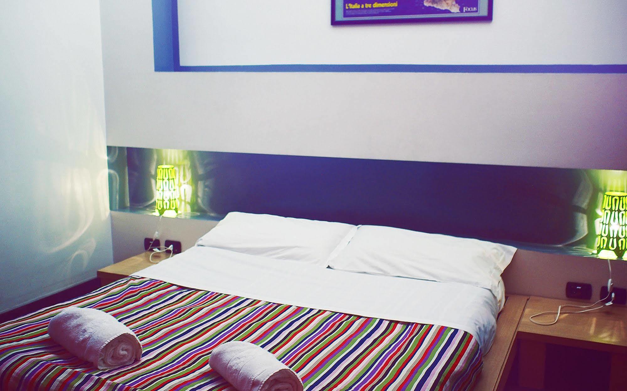 M&J Place Hostel Roma Exterior foto